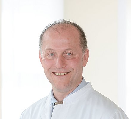 Portrait Dr. Jochen Hoffmann, Chefarzt Geriatrie St. Hildegardis Krankenhaus