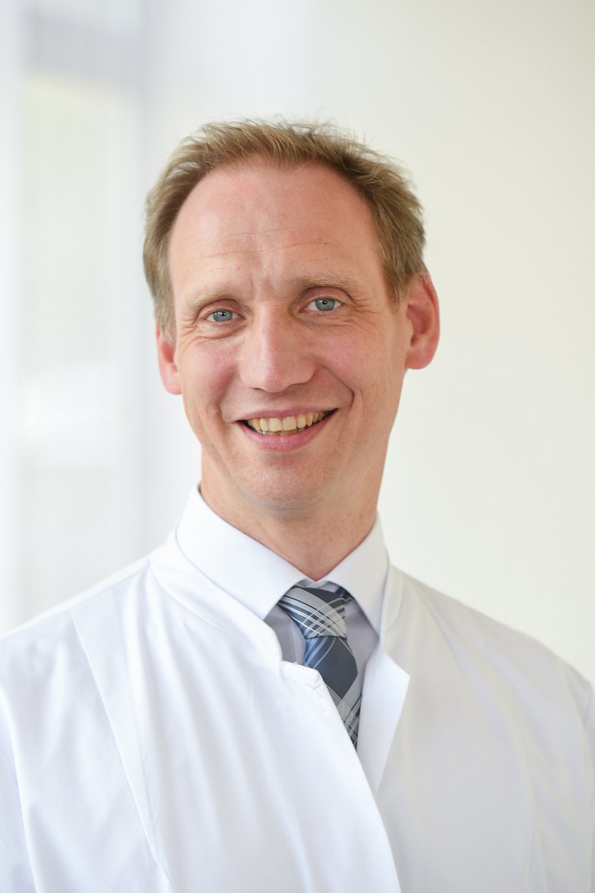 Portrait Dr. Peter Loeff Chefarzt Gastroenterologie, Diabetologie und Allgemeine Innere Medizin St. Hildegardis Krankenhaus