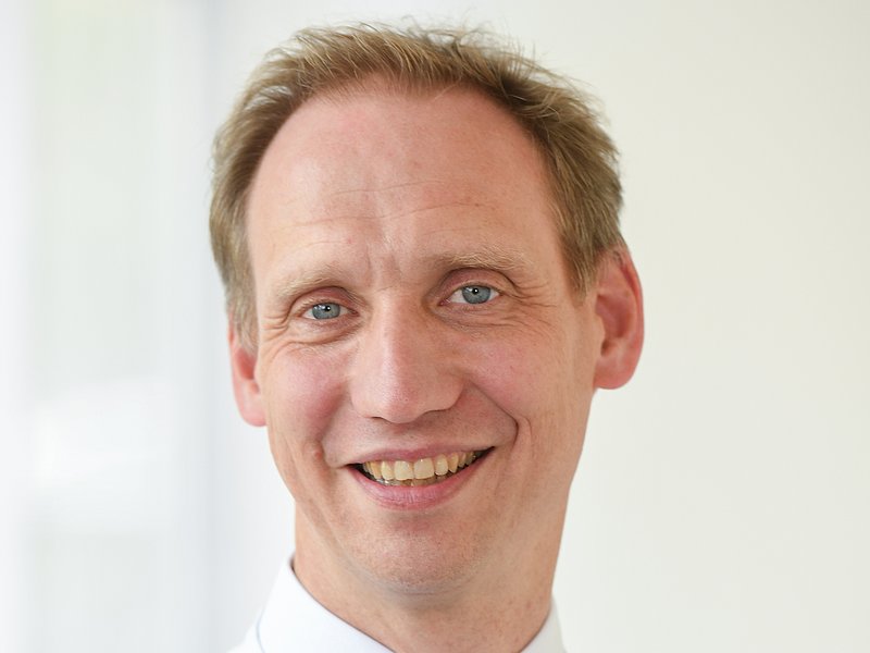 Portrait Dr. Peter Loeff Chefarzt Gastroenterologie, Diabetologie und Allgemeine Innere Medizin St. Hildegardis Krankenhaus