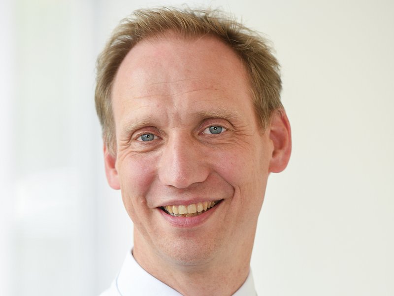 Portrait Dr. Peter Loeff Chefarzt Gastroenterologie, Diabetologie und Allgemeine Innere Medizin St. Hildegardis Krankenhaus