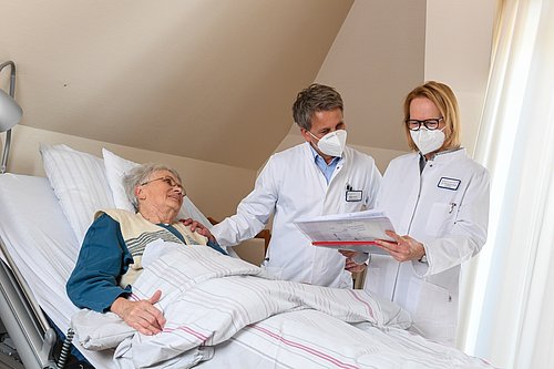 Lungenkrebszentrum_Lindenthal_Suedstadt_Gespraech_Patientin.jpg Lungenkrebszentrum_Lindenthal_Suedstadt_Gespraech_Patientin.jpg